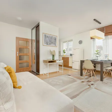 Heart Of Spacious By Renters