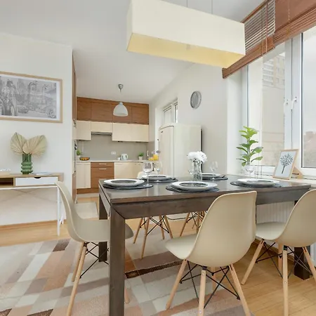 Heart Of Spacious By Renters شقة