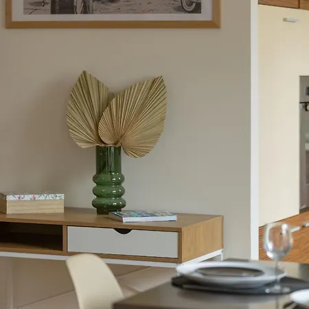 Heart Of Spacious By Renters Apartment *
