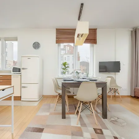 Heart Of Spacious By Renters Apartment