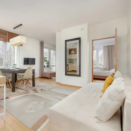 Heart Of Spacious By Renters