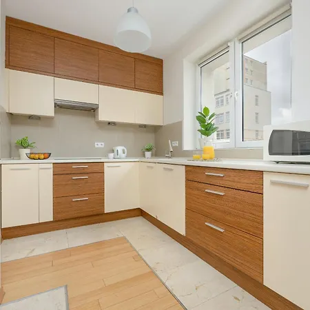 Heart Of Spacious By Renters
